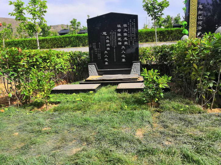 迪庆公墓墓碑