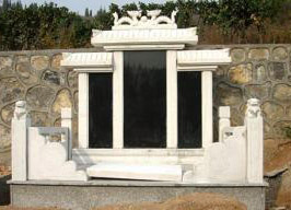晶白玉墓碑