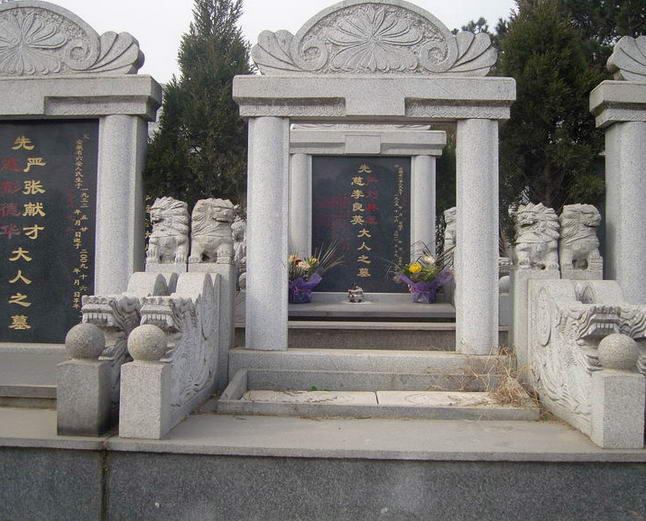 甘孜晶白玉墓碑