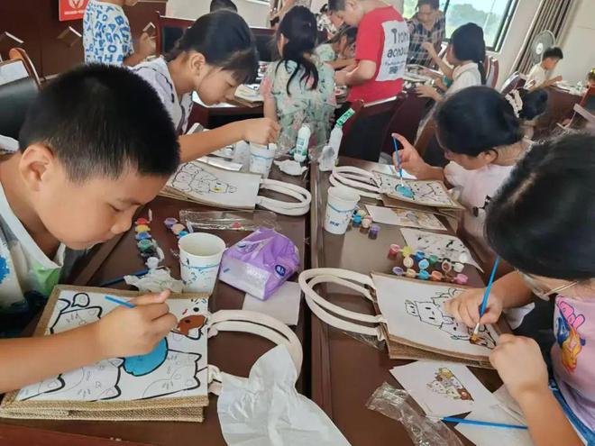 买球软件儿童友好“金心相伴乐享成长”——2024年金堂县暑期儿童关爱服务活动简报(五)(图7) 买球软件儿童友好“金心相伴乐享成长”——2024年金堂县暑期儿童关爱服务活动简报(五)(图7)