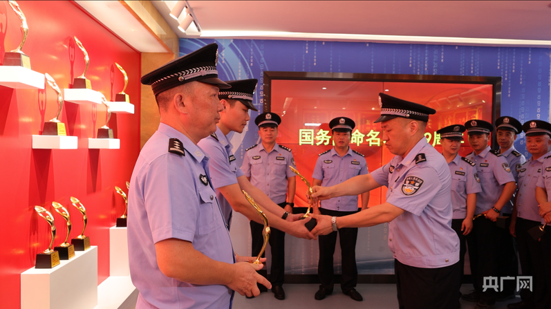 阳光下的守护｜从警第一课：“小金人”传初心 把让人民满意刻进基因